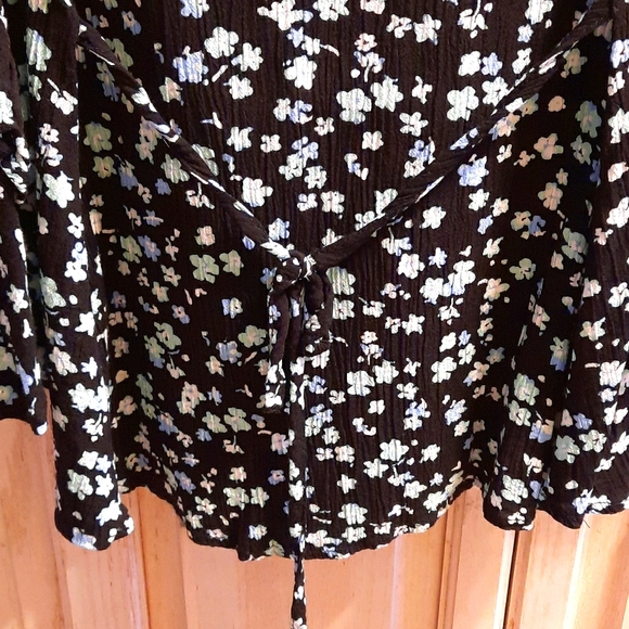 Floral top size 10 - Picture 4 of 4